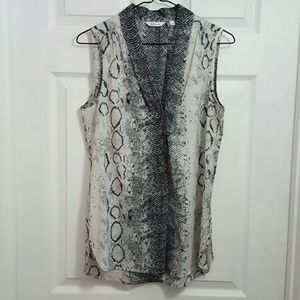 ⬇️ Sleeveless snakeskin print blouse